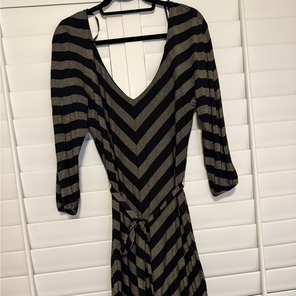 Bebe Large Black and Gold Chevron Long Sleeve Dress